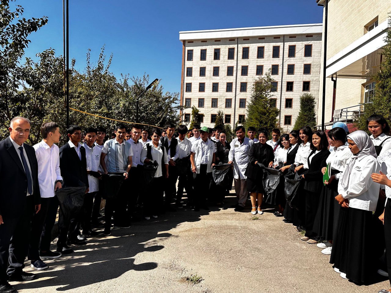 CHDPU talabalari "Butunjahon tozalik kuni" doirasi targ'ibot tadbirlarida ishtirok etdi. Gallery Image