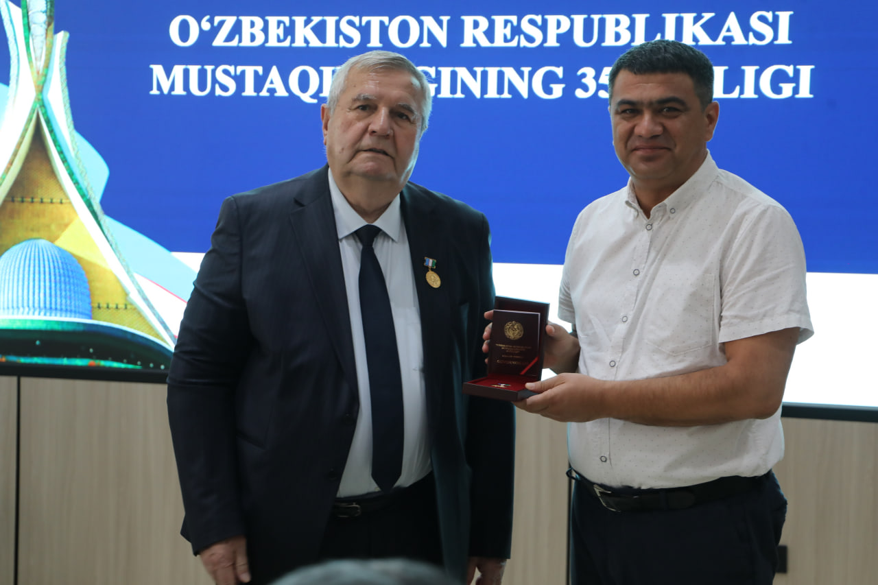 “O‘zbekiston Respublikasi mustaqilligining 35-yilligi” esdalik nishonlari topshirildi Gallery Image