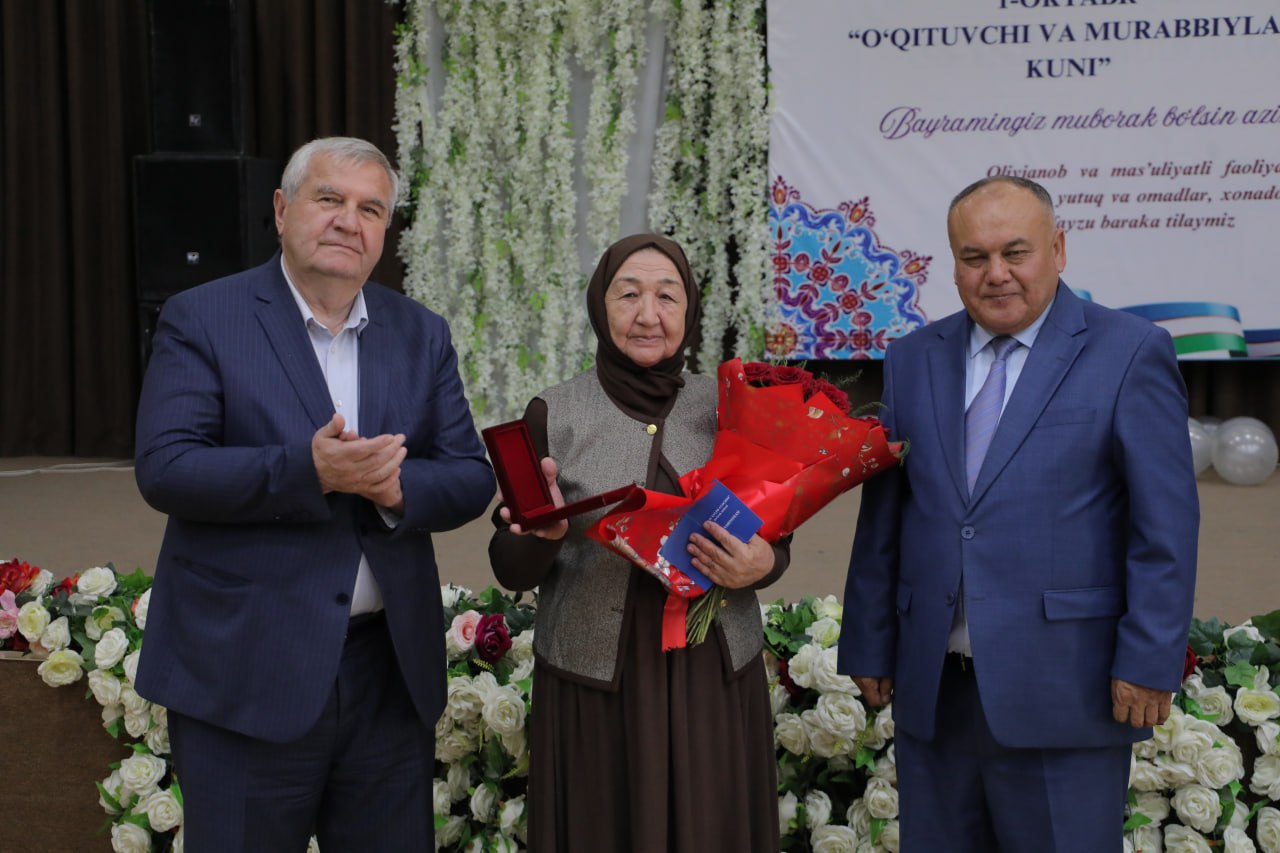 "Oliy ta’lim a’lochisi" ko‘krak nishoni bilan mukofotlangan professor-o'qituvchilar! Gallery Image