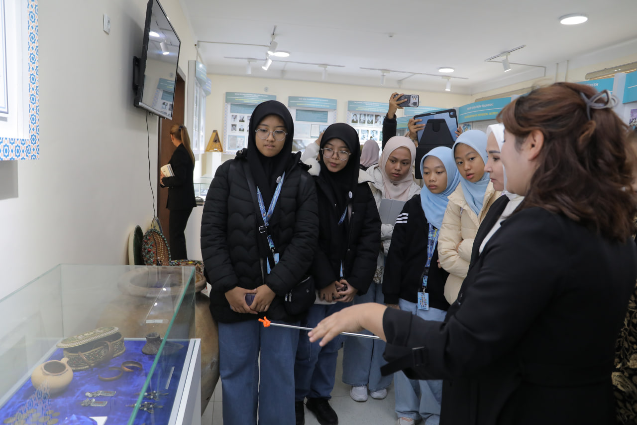 Bilim orqali do‘stlik. Malaziyalik o‘quvchilarning CHDPUga tashrifi Gallery Image