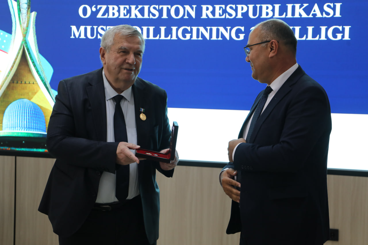 “O‘zbekiston Respublikasi mustaqilligining 35-yilligi” esdalik nishonlari topshirildi Gallery Image