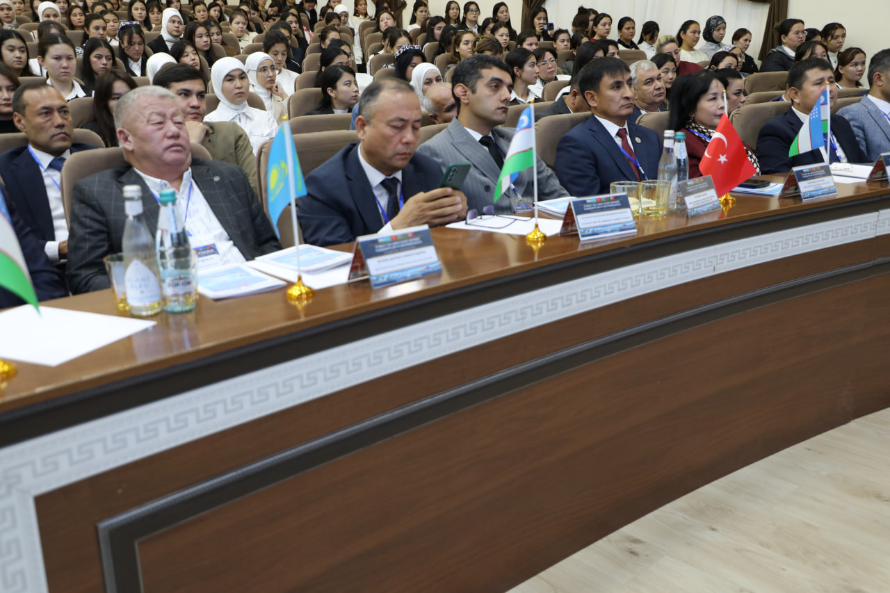 “Turkiy tillarda ilmiy-qiyosiy tadqiqotlar va metodologiya” mavzusida xalqaro ilmiy-amaliy konferensiya bo‘lib o‘tdi Gallery Image