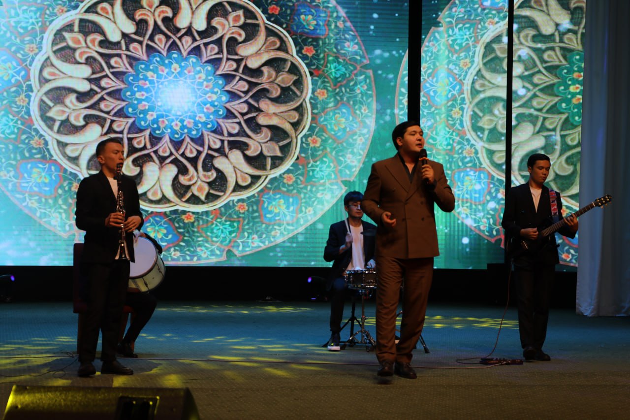 Universitetimizda talabalikka bag‘ishlov hamda ustoz va murabbiylar kuniga bag‘ishlangan tadbir o‘tkazildi Gallery Image