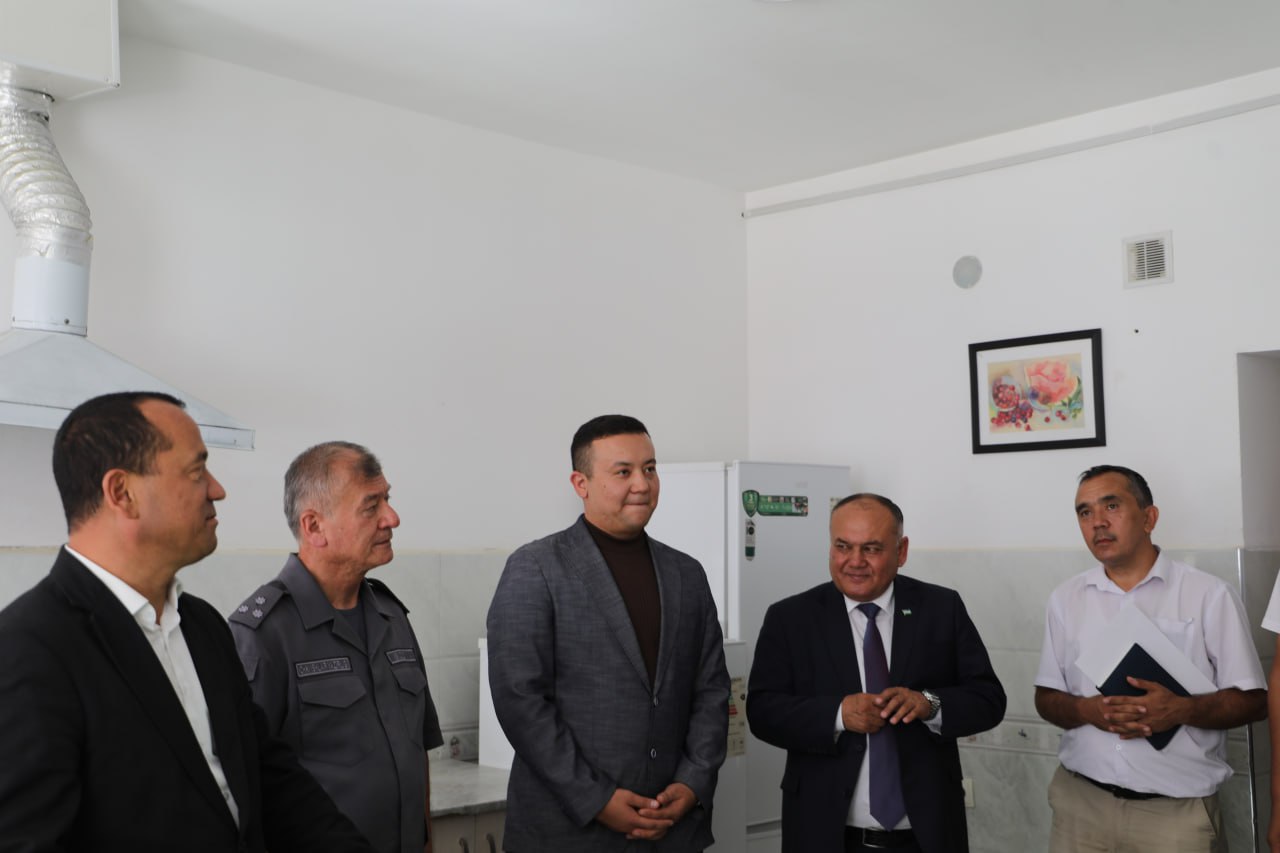 Ishchi guruh a'zolari talabalarga yaratilgan sharoitlar va talabalar turar joyining o'quv yiliga tayyorgarlik holatini o'rgandi. Gallery Image