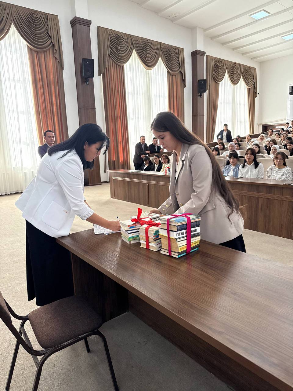 Chirchiq davlat pedagogika universiteti Pedagogika fakultetida “KITOB ULASH” nomli maʼnaviy-maʼrifiy tadbir bo‘lib o‘tdi. Gallery Image