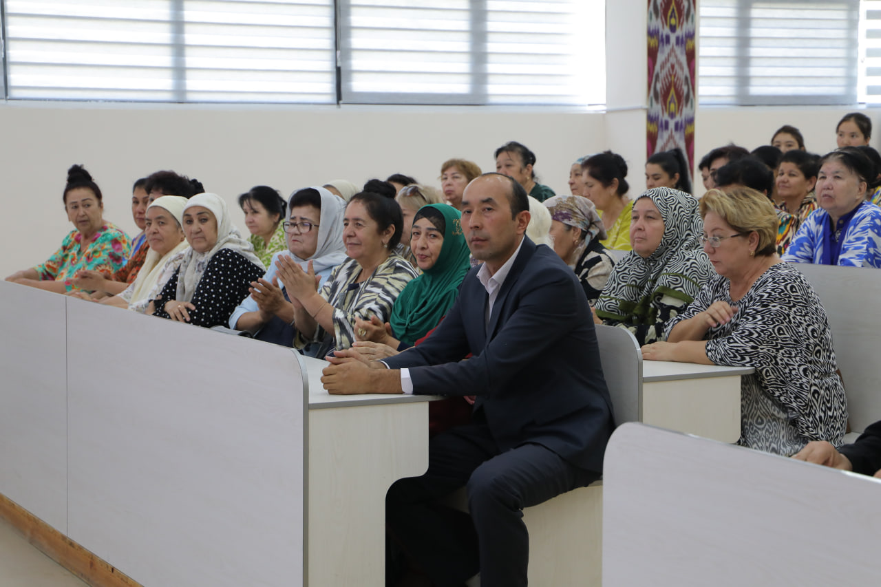 Uch avlod uchrashuvi Gallery Image