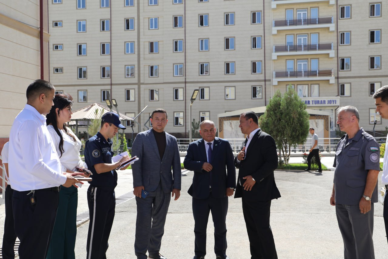 Ishchi guruh a'zolari talabalarga yaratilgan sharoitlar va talabalar turar joyining o'quv yiliga tayyorgarlik holatini o'rgandi. Gallery Image
