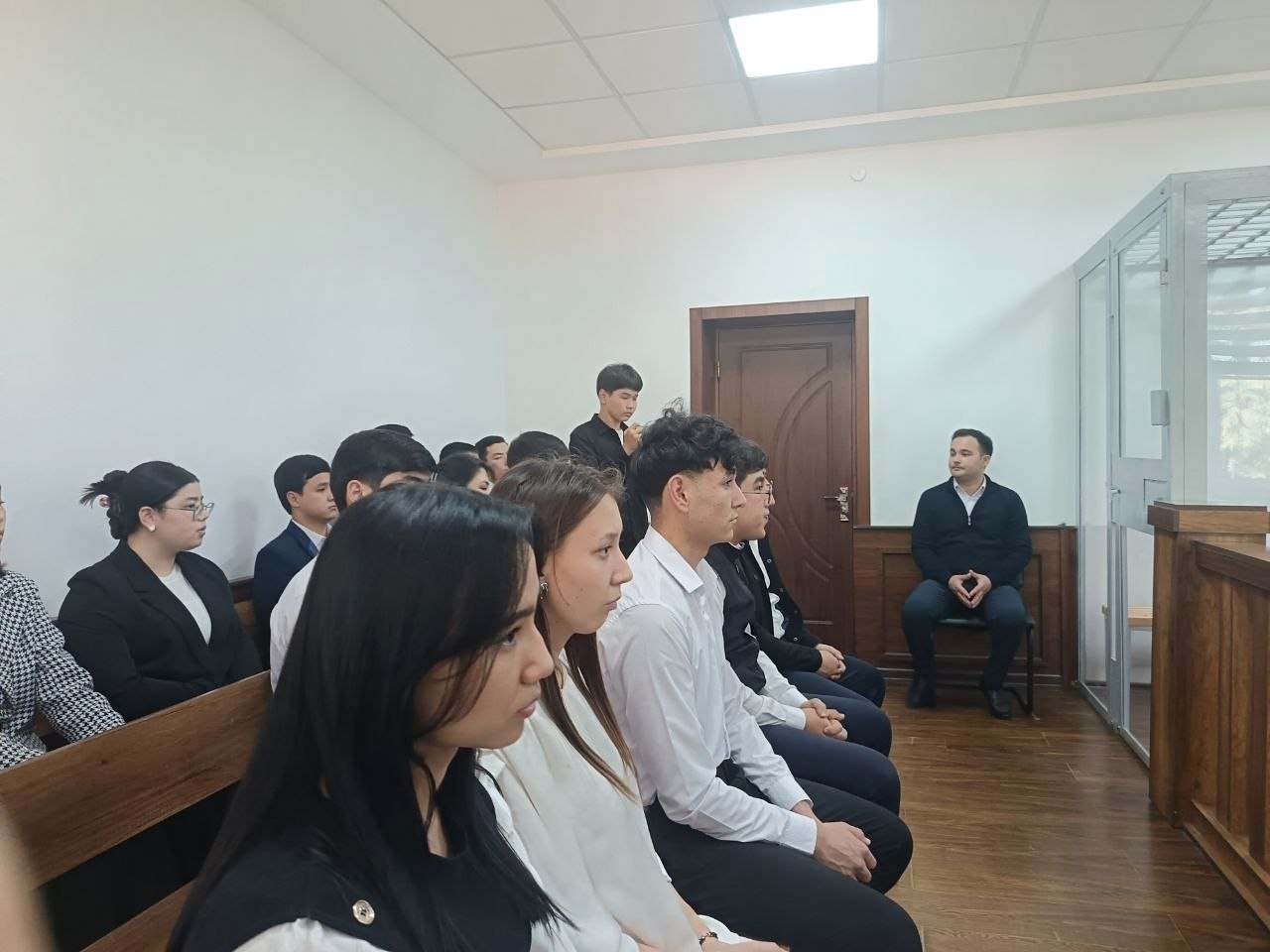 Gumanitar fanlar fakulteti Talabalar akademiyasi qoshida tashkil etilgan "Yosh huquqshunoslar" klubi a'zolari Chirchiq shahar Jinoyat sudi binosiga tashrif buyurishdi. Gallery Image