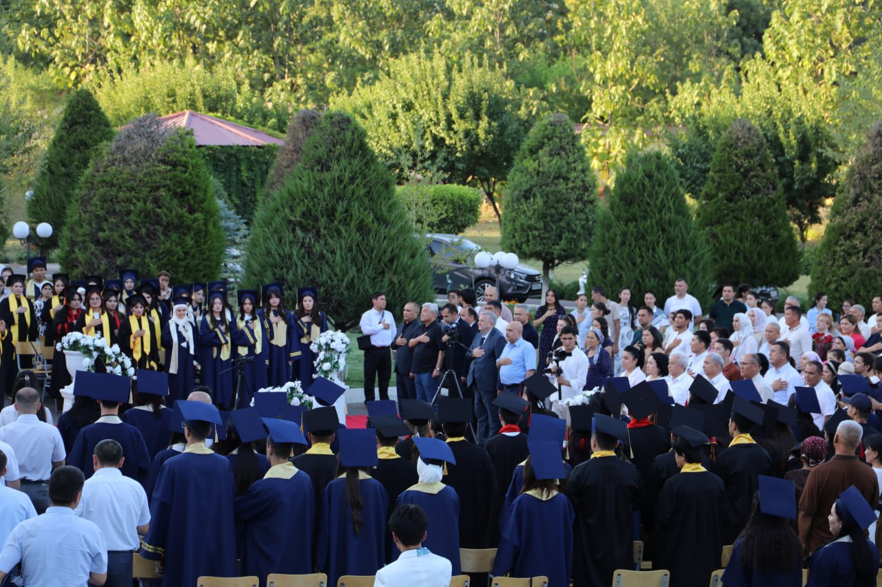 “Bitiruv kechasi – 2026”: Pedagogika sohasining yangi avlod mutaxassislari katta hayot sari kuzatildi Gallery Image